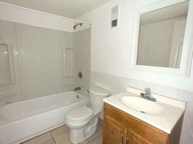 Building Photo - 8108 Waterbury Ct