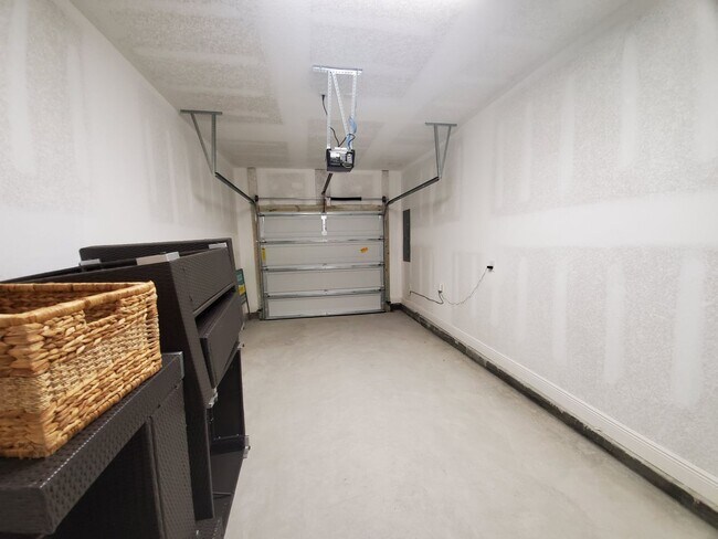 Building Photo - 5764 Callaway Cir