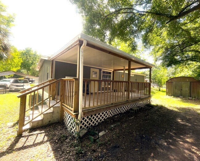 Building Photo - Lovely Home is Quiet Southwest Jacksonvill...