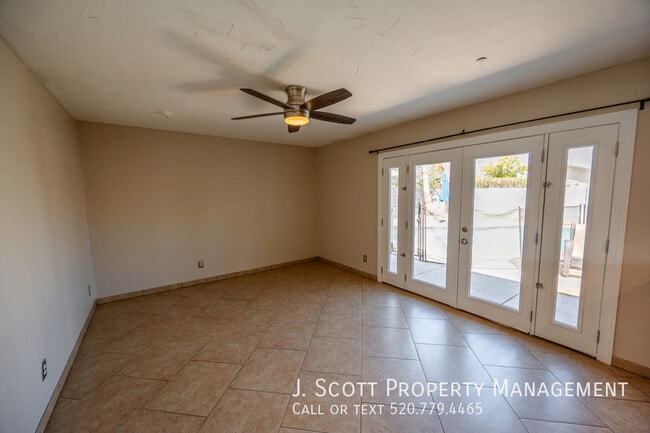 Building Photo - 1184 E Diamond Dr