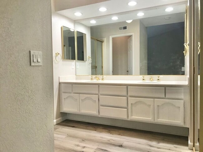 Building Photo - 28582 La Cumbre