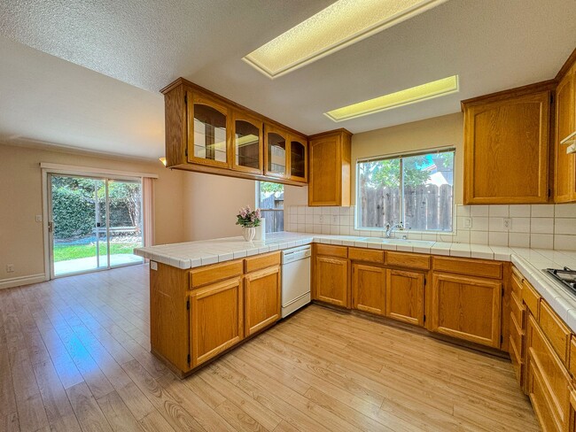 Building Photo - Lovely 3 Bedroom Home!