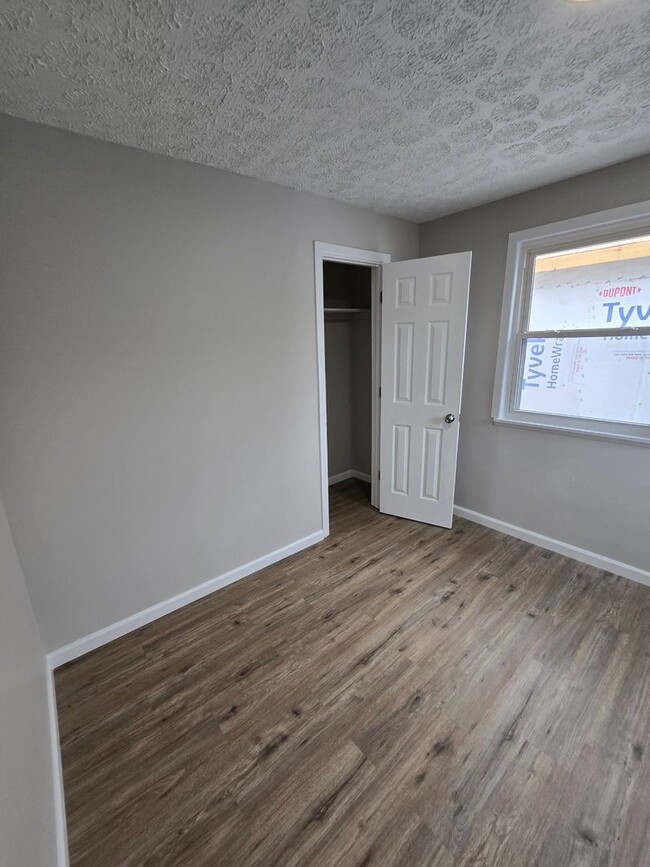 Building Photo - 4 BEDROOM SINGLE FAMILY HOME