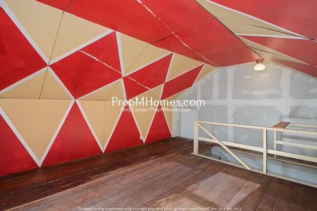 Building Photo - Updated Two Bedroom Duplex in Buckman!