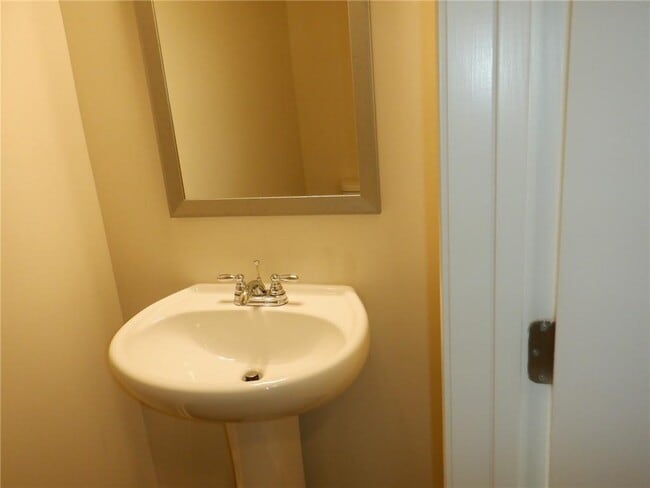 Building Photo - 1522 Iris Walk