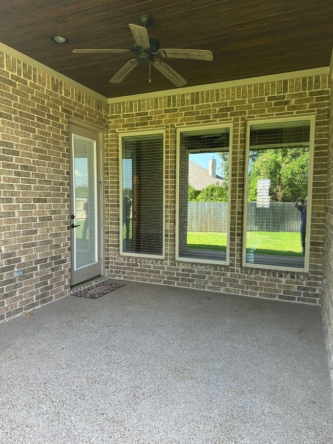 Building Photo - College Station - 4 bedrooms, 2.5 Bathroom...