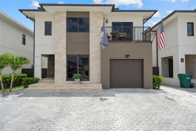 Primary Photo - 214 NW 13th Ct