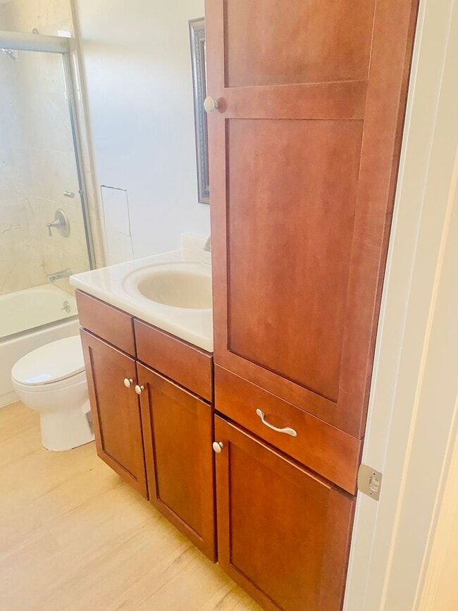 Building Photo - Castro Valley 2BD/1.5BA, 2 Story Duplex with Shared Garage