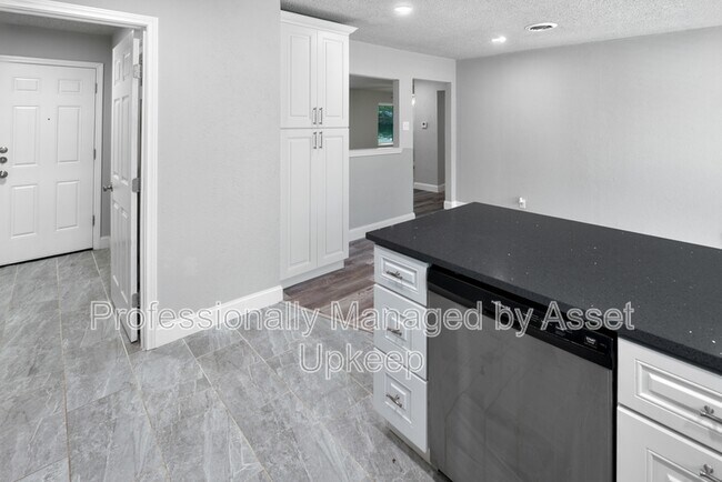 Building Photo - 1223 Dumont Dr