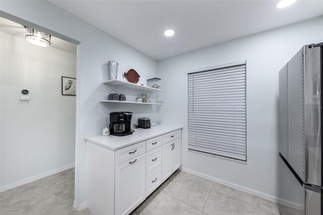 Building Photo - 220 Coldeway Dr