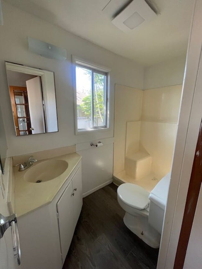 Building Photo - Adorable 3 Bedroom 2 Bath In Upper Clarkda...