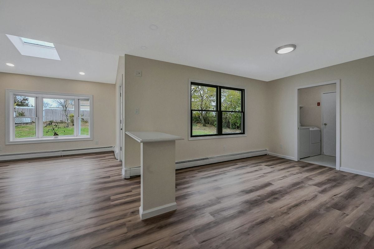 Building Photo - 21 Crater Lake Dr