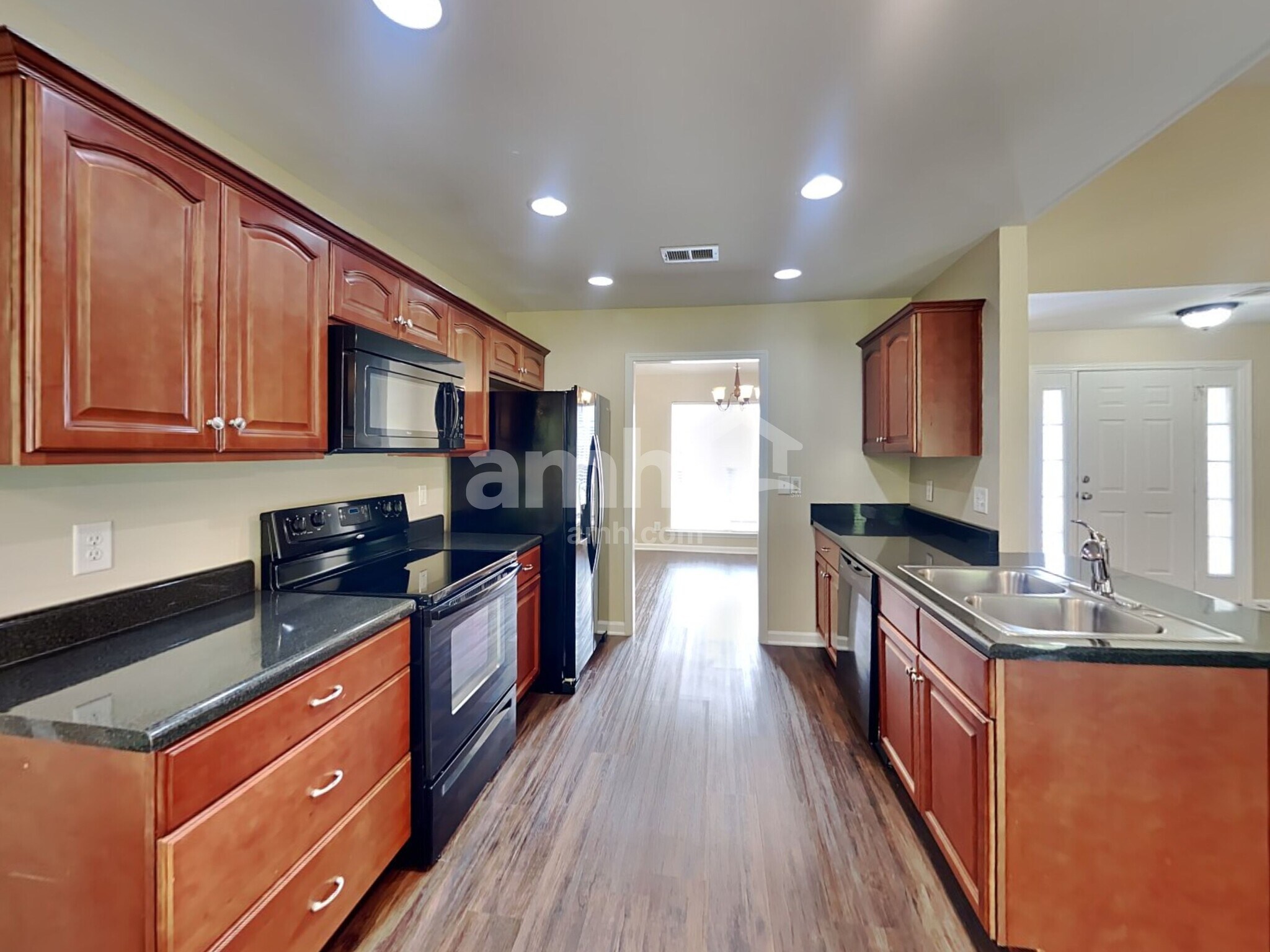 Building Photo - 902 Tanager Ct