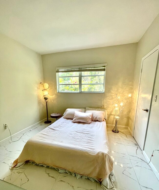 Building Photo - 8888 SW 136th St