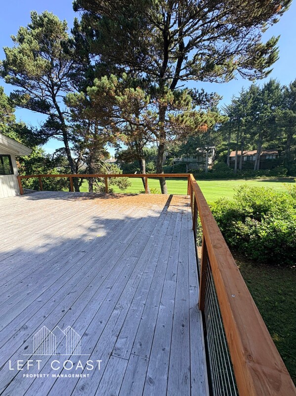 Building Photo - 132 Salishan Dr