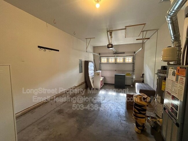 Building Photo - 2958 NE 13th Dr