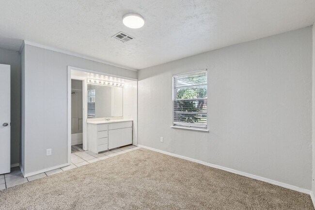 Building Photo - 3 bed, 2.5  bath house in Warr Acres