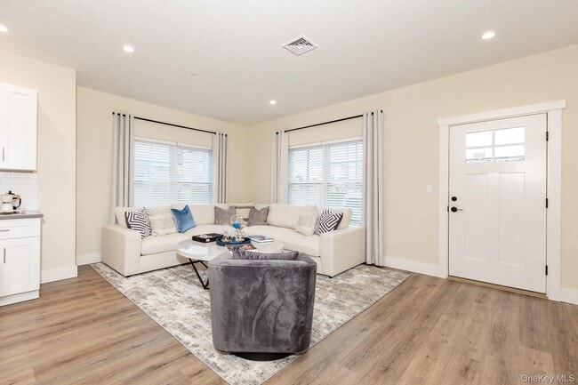 Building Photo - 1741 Deer Park Ave