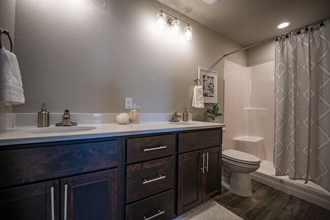 Building Photo - One-Level Carefree Living in a quiet and i...