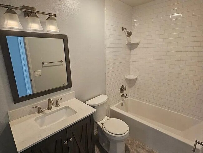Building Photo - 434 Vista Del Norte