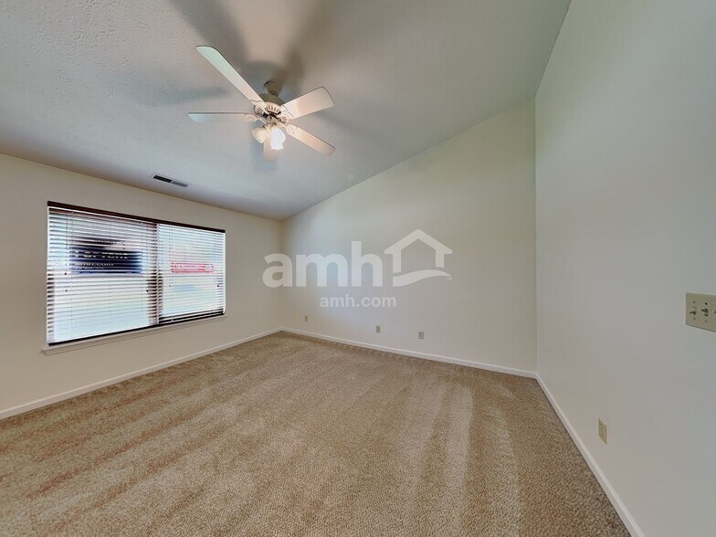 Building Photo - 559 Prince Dr