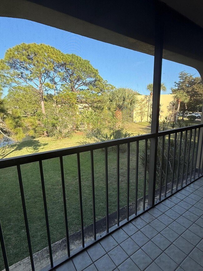 Building Photo - 930 SW 9th St Cir