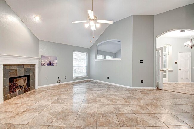Building Photo - 18 Bonnaire Dr