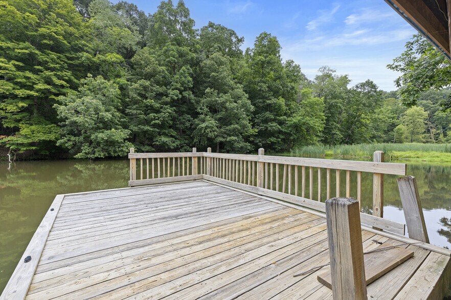Building Photo - 5150 Mamont Rd