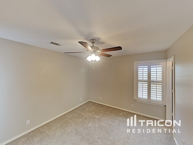 Building Photo - 901 Loganwood Dr
