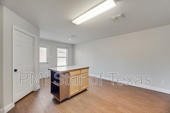 Building Photo - 1034 Churchill Dr