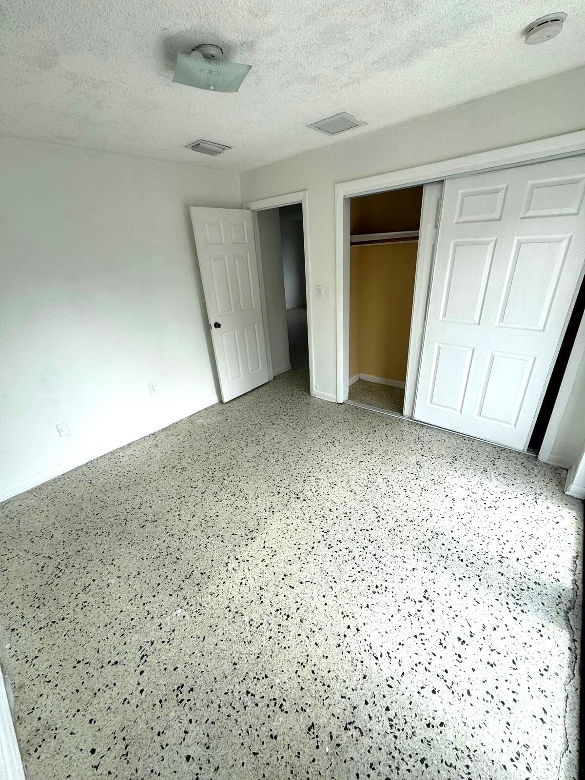 Building Photo - 430 NW 9th Ave