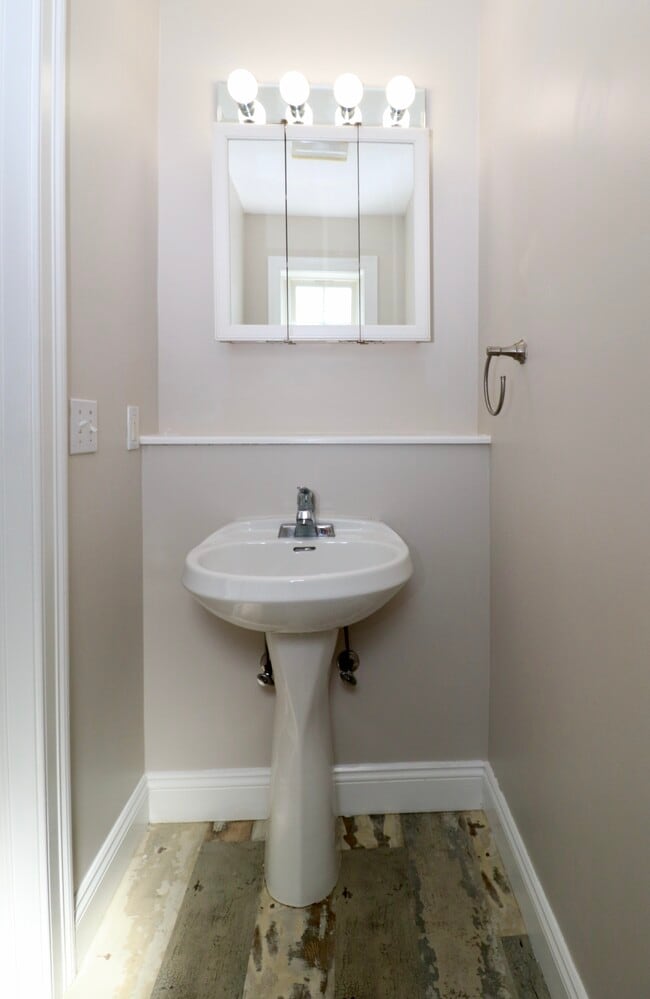 Building Photo - 45 Harbor View Ln