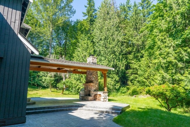 Building Photo - 4bd/3.75ba Woodinville Home