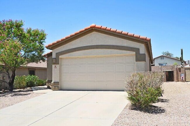Building Photo - Priced right in Dove Mountain. Fresh & cle...