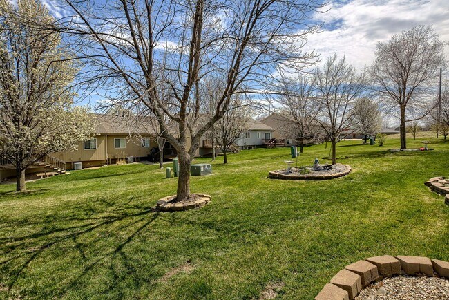 Building Photo - Spacious 3 Bedroom Gem In Southwest Omaha!!