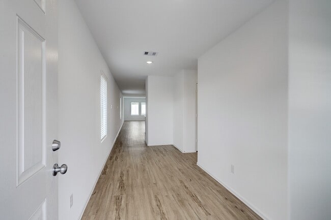 Building Photo - 9303 Sierra Pt Wy