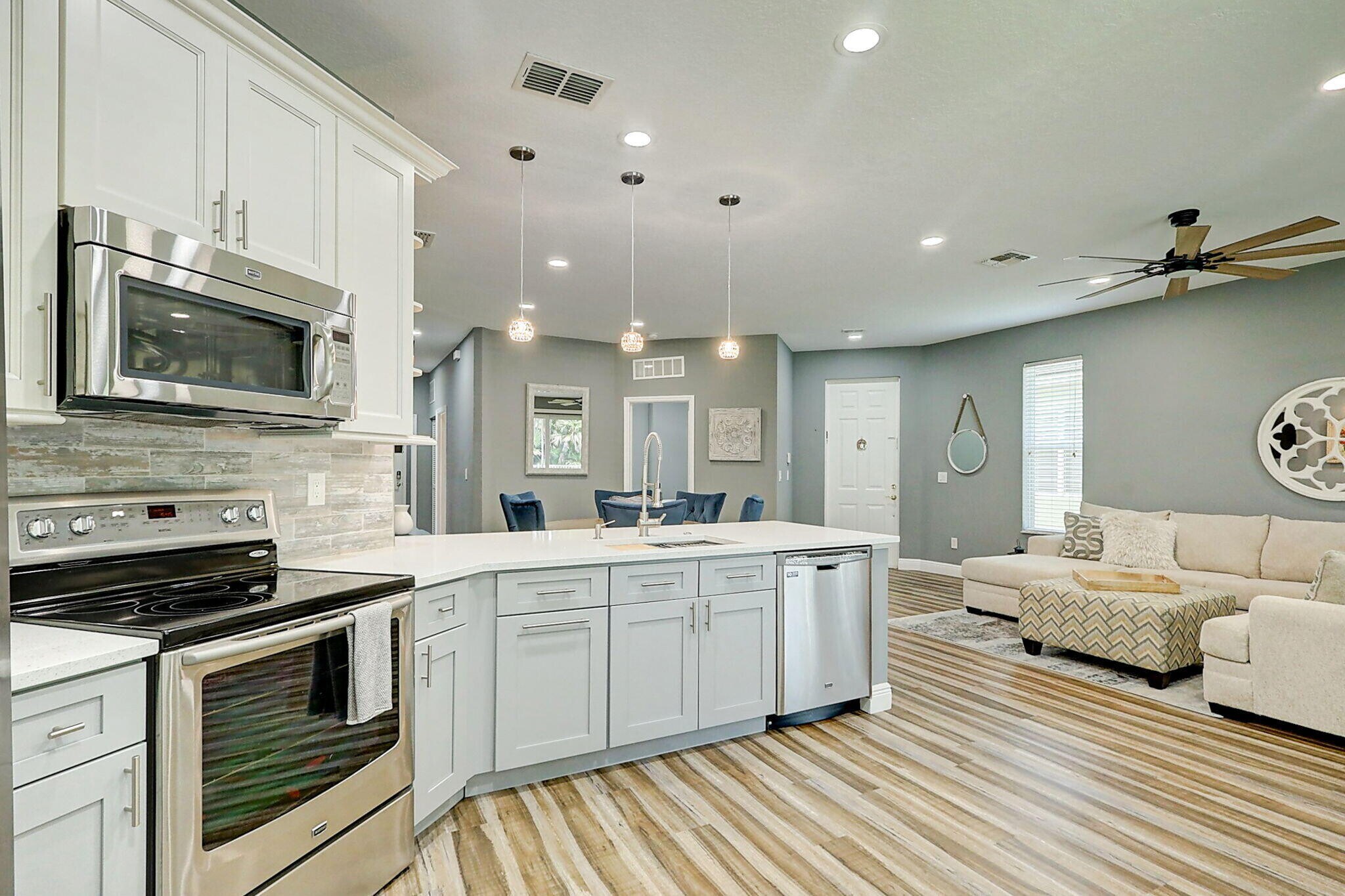 Building Photo - 10015 SW Stonegate Dr