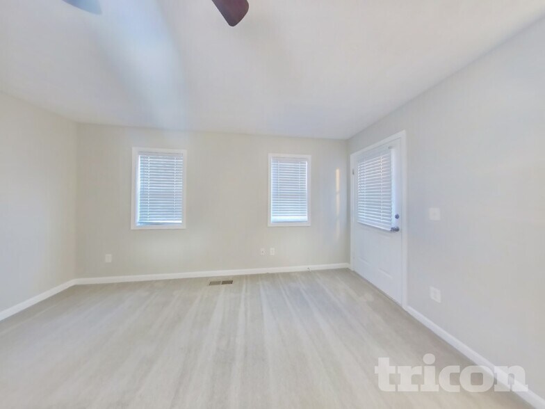 Building Photo - 3845 Forsythia Way