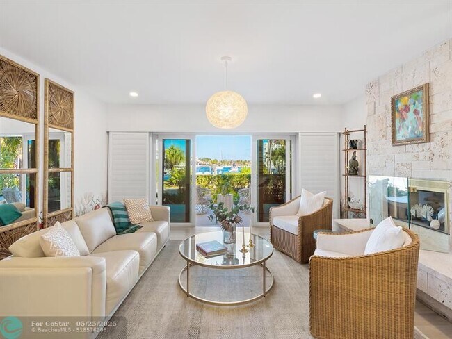 Building Photo - 325 Poinciana Dr
