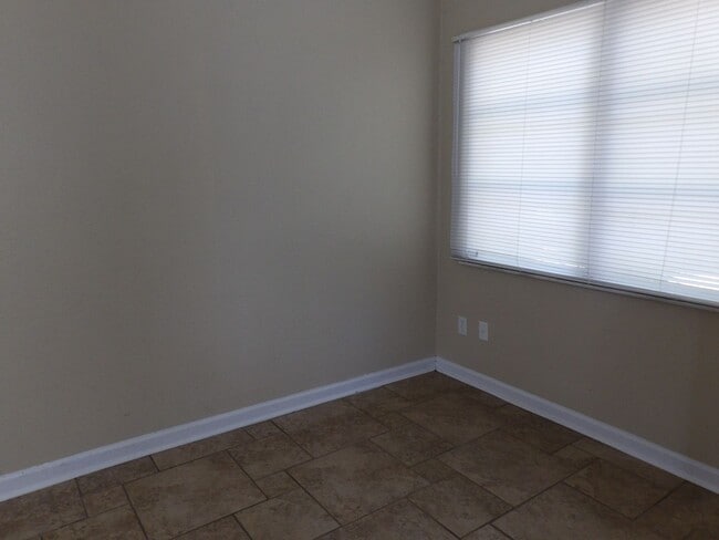 Building Photo - Orange City 3 Bedrooms 2 Bath 900 SQ FT Call Carole Arcaro 386-216-4900