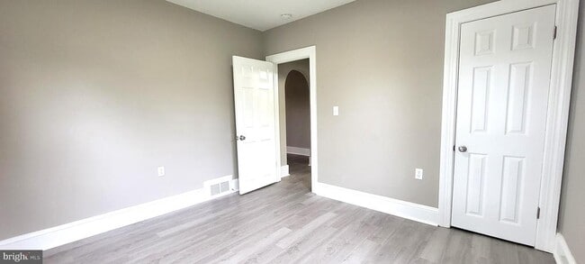 Building Photo - 104 Middleneck Ln