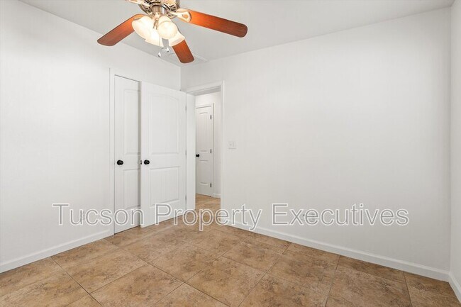 Building Photo - 227 E Waverly St