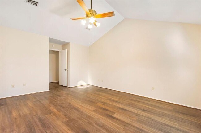 Building Photo - 108 N Deerfoot Cir