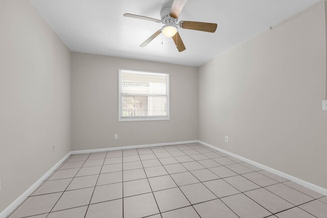 Building Photo - 1BD/1BA Apartment off Curry Ford in Henley Park Apartments!