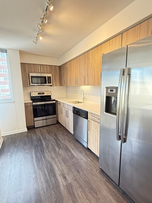 Building Photo - 1511 S Laflin St