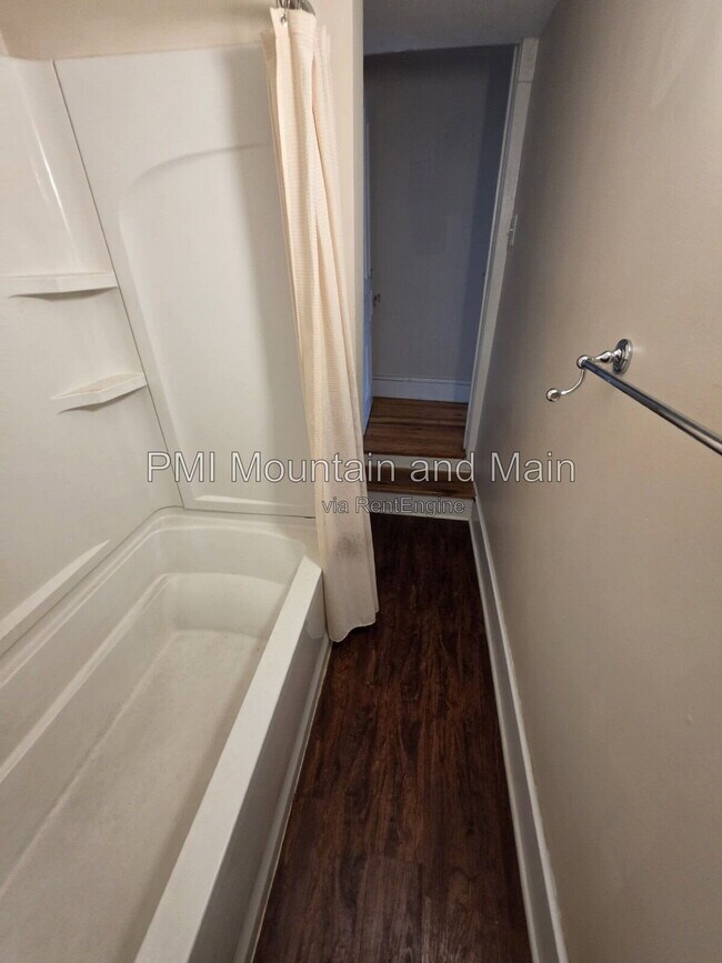 Building Photo - 41 Westwood Pl