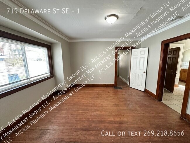 Building Photo - 719 Delaware St SE