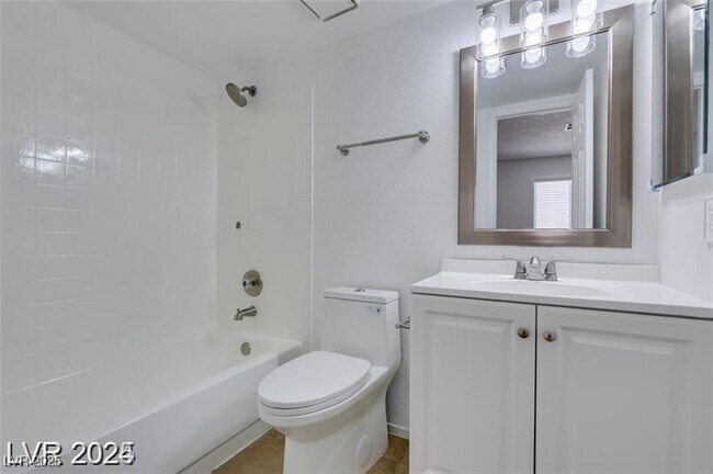 Building Photo - 924 Falconhead Ln
