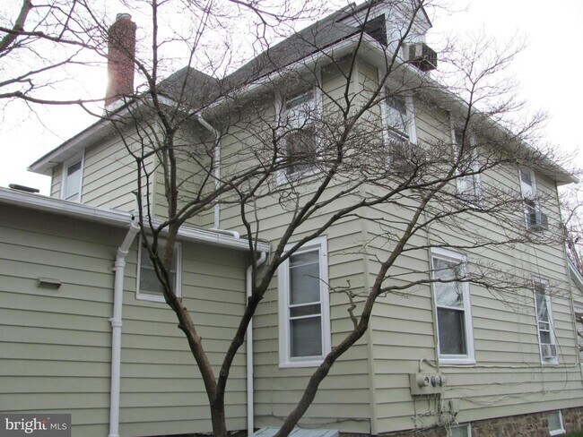 Building Photo - 516 Morgan Ave