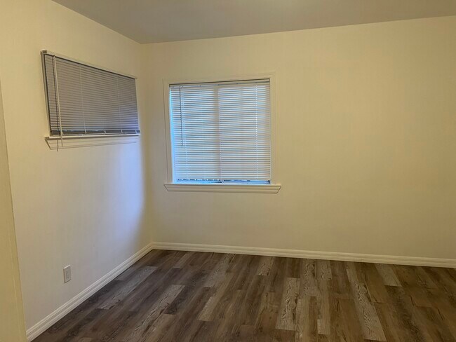 Building Photo - 5614 Troost Ave